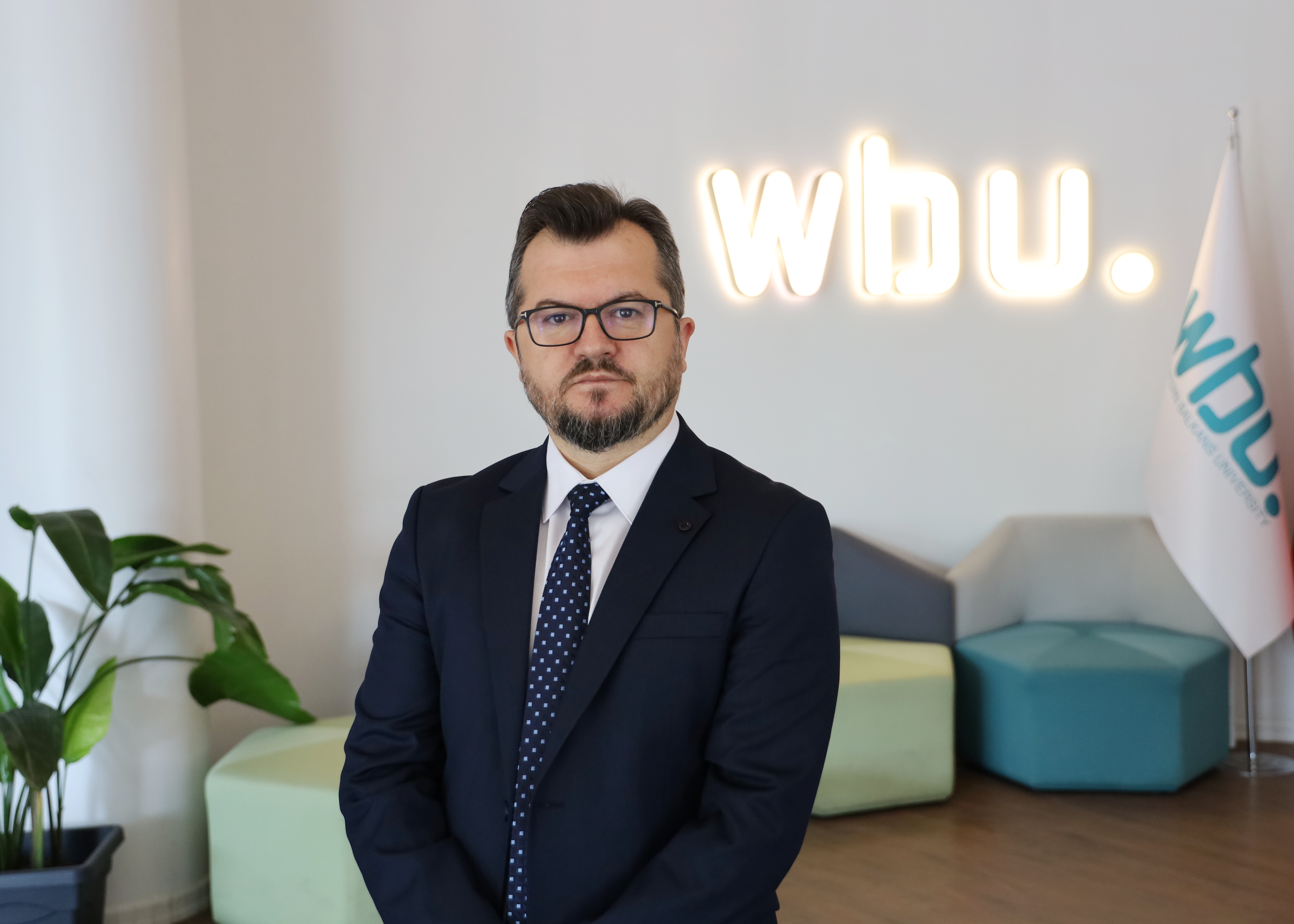 Prof. Asoc. Dr. Erlis Cela