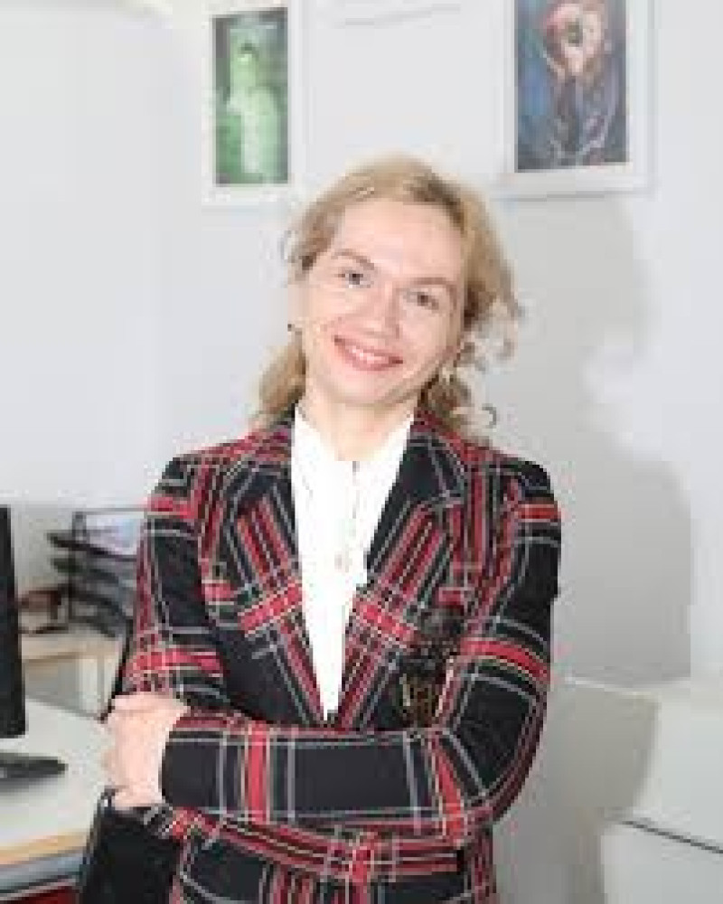 Dr. Edona Llukacaj